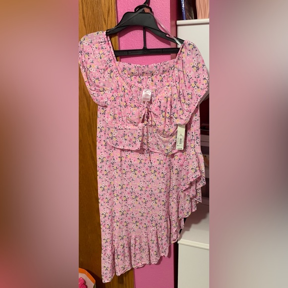 NWT. No Boundaries. Juniors’ Floral Top and Skirt Set, 2-Piece. - Picture 6 of 6